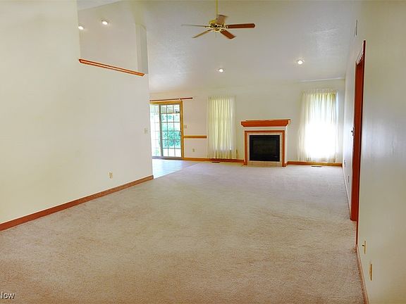 3rd image of 125 Claybrook Dr