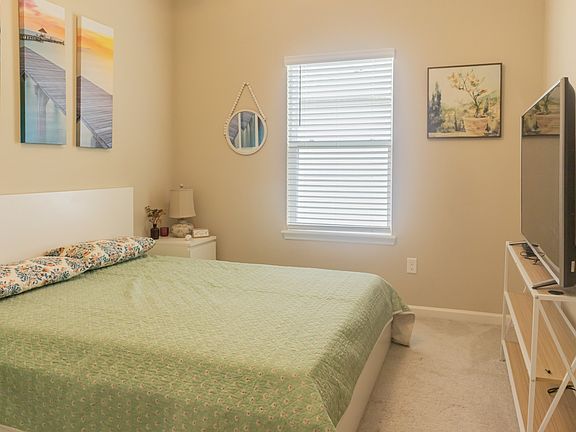 3rd image of 391 Saint Vincent Dr