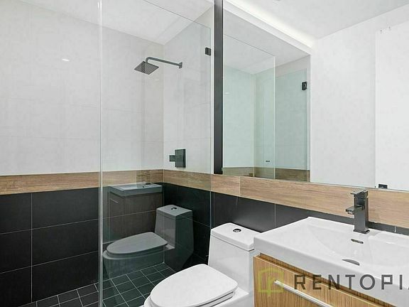 3rd image of 246 Johnson Ave #4V