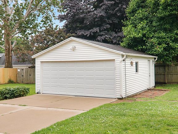 4th image of 1311 Eastholme Ave