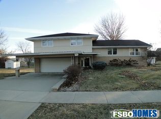 406 J Ave, Grundy Center, IA 50638