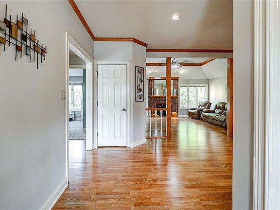 4th image of 1070 Lakewood North Dr