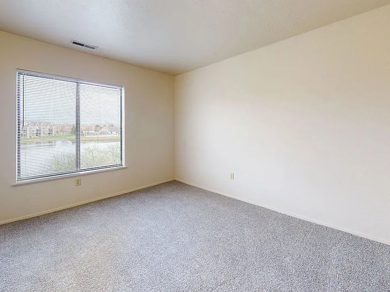 Oak Shores Apartments — Photo 27