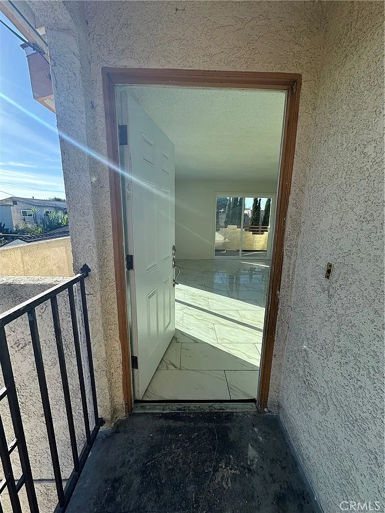 9 bed, 3595 sqft, $3,000 — Photo 2