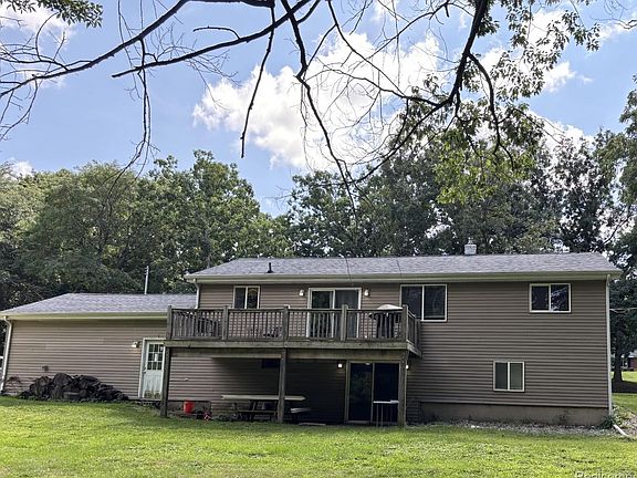 3rd image of 12389 White Lake Rd