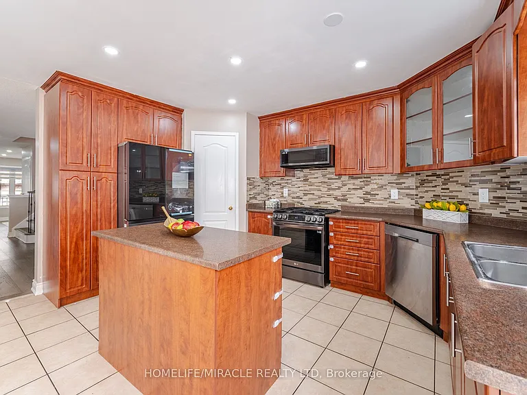 41 Beachpoint Blvd #UPPER — Photo 14