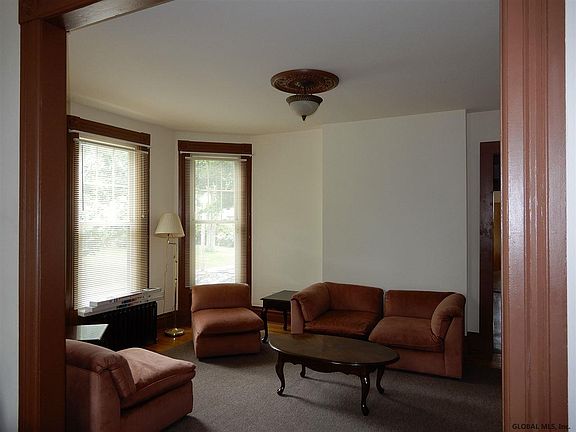 4th image of 172 Pawling Ave