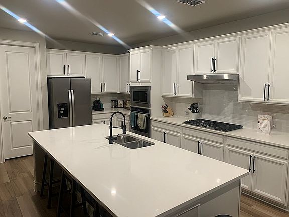3rd image of 2370 Bottlebrush Dr