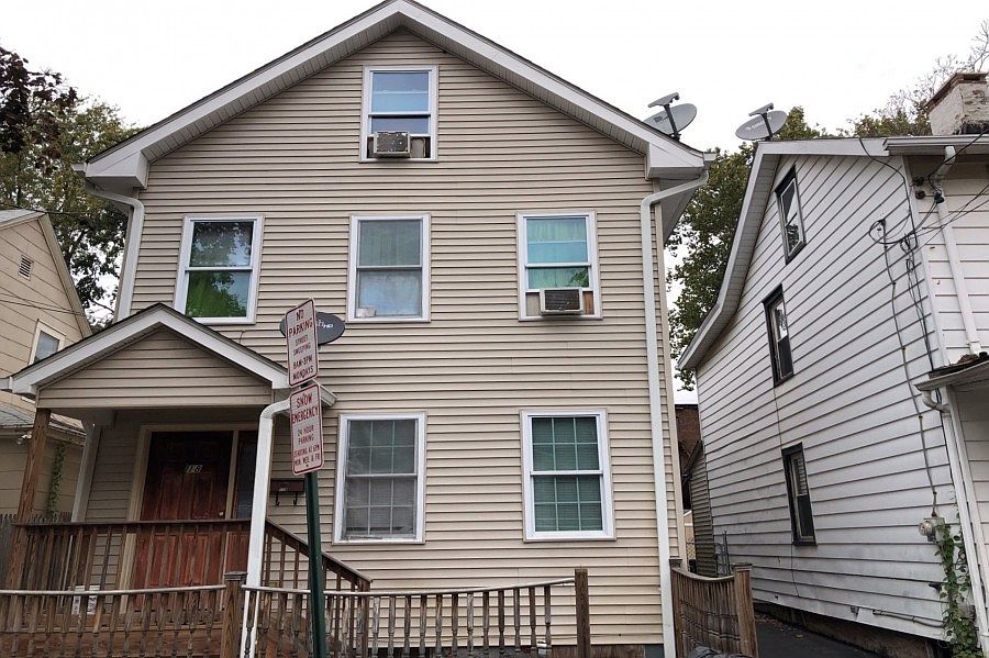 1st image of 118 W Parmenter St