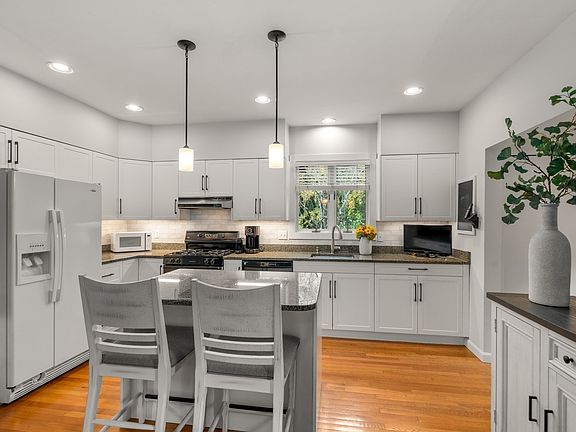 3rd image of 38 Hawthorne Rd