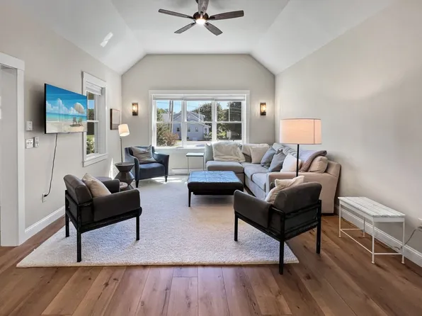 (undisclosed Address), York, ME 03909