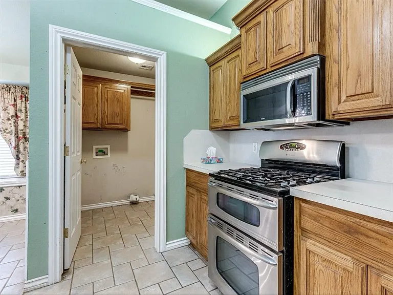 16605 Farmington Way — Photo 27