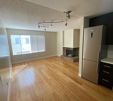 5th image of 3344 Fillmore St APT 205