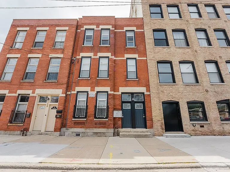 731 W Ohio St #1 — Photo 1