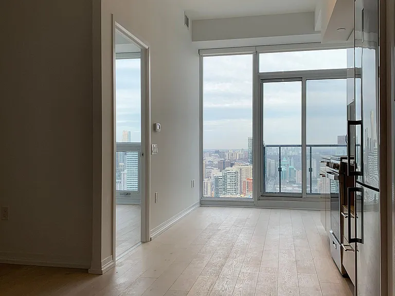 251 Jarvis St #LPH12 — Photo 3