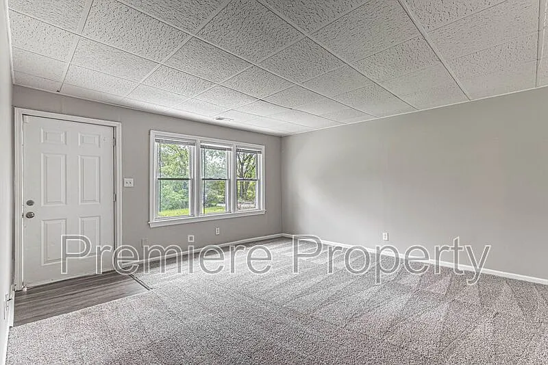Building Photo - 7410 E 57th St
