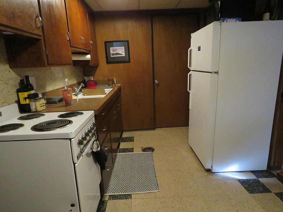 2nd image of 424 Clark St APT 1