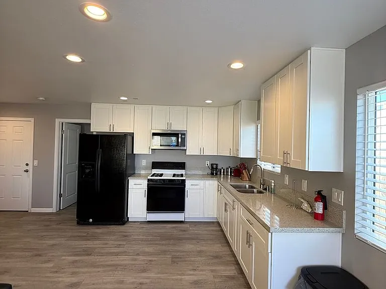 New Furnished 3 Bedroom 2 Bath home — Photo 1