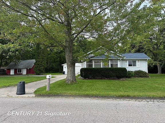 2nd image of 3022 Field Rd