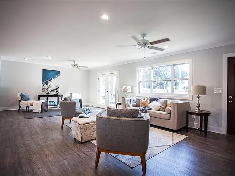 387 Michael Dr — Photo 3