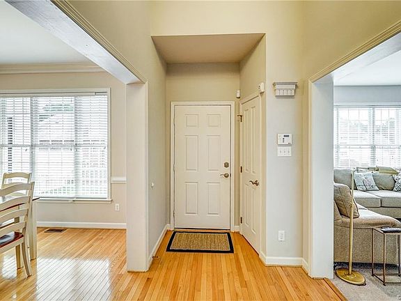 3rd image of 1802 Glen Willow Cir
