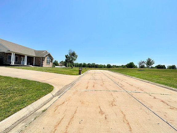 3rd image of 514 Park Plaza Ct