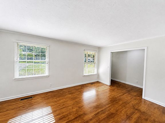 4th image of 1501 Tonawanda Dr
