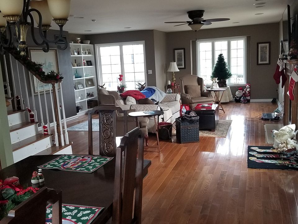 2nd image of 906 Saint Johns Ave