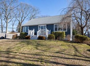 21 Williston Rd, Sound Beach, NY 11789