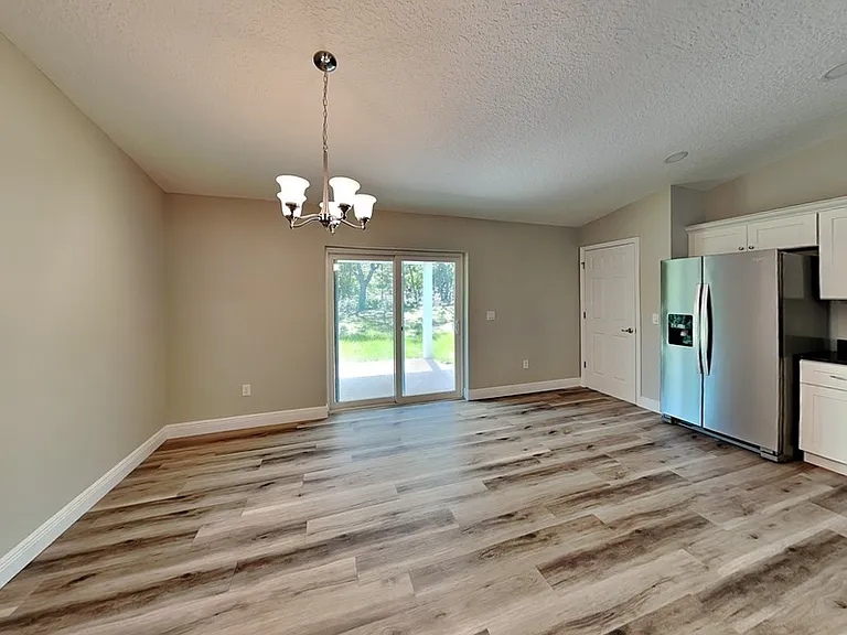 1866 W Hialeah Dr — Photo 3