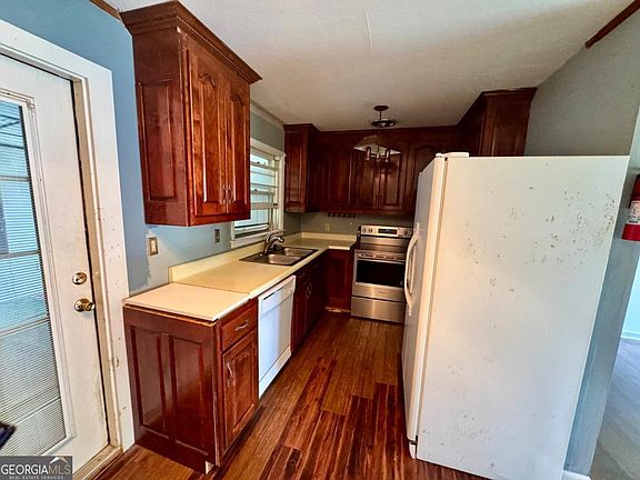 5th image of 728 Rosalyn Dr