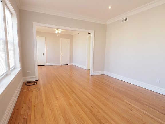 3rd image of 2525 W Ardmore Ave APT 2E