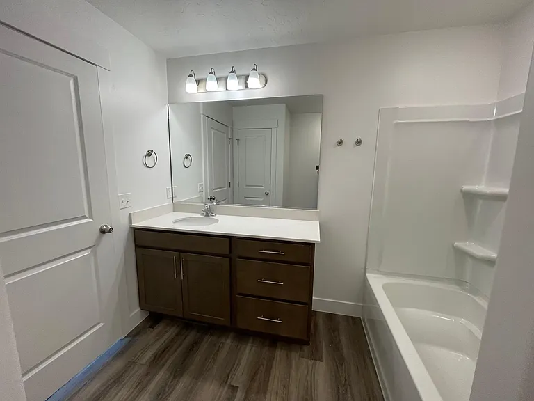 1122 N 1920 W — Photo 24
