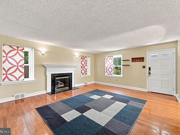 4th image of 416 Broadview Rd