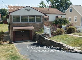 560 Idora Ln, Struthers, OH 44471