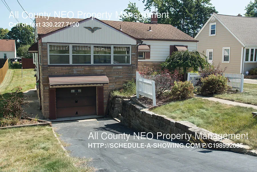 560 Idora Ln photo 1