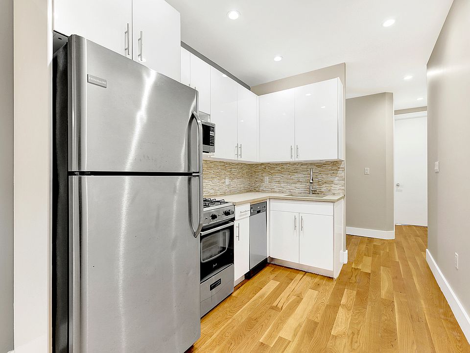 1st image of 556 Bainbridge St APT 1R