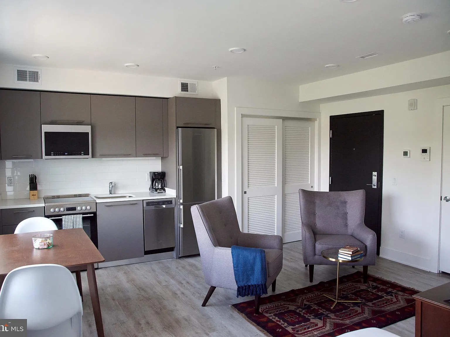 Studio, 549 sqft, $1,900 — Photo 2
