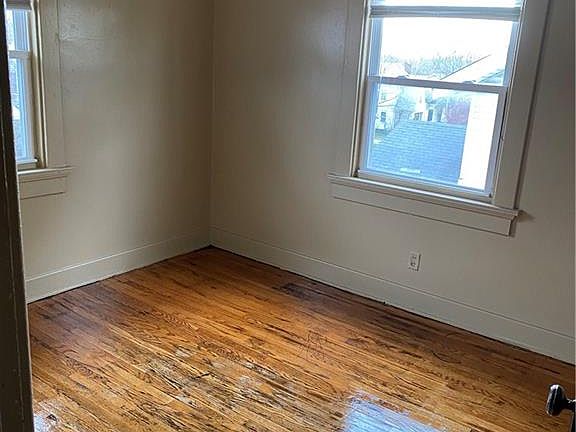5th image of 152 Victor Ave