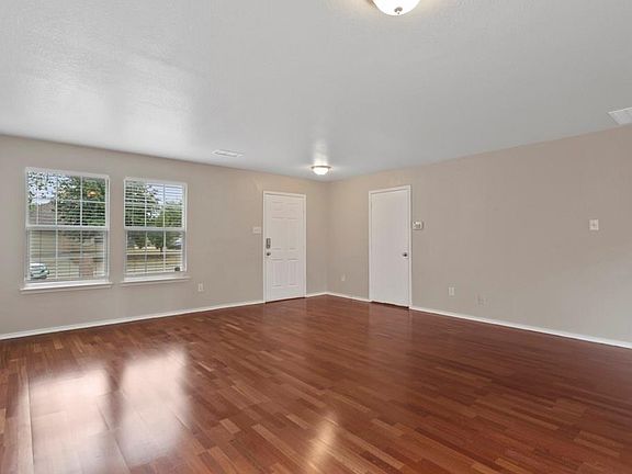 4th image of 5439 Sabine Ln