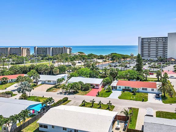 3rd image of 104 N Las Olas Dr