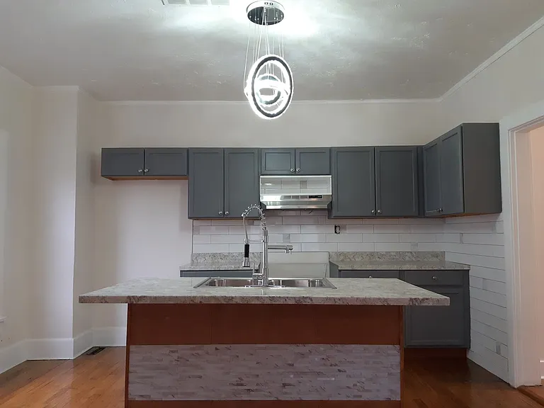 116 Redwood Ave — Photo 2