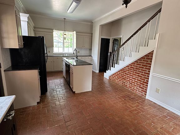 4th image of 3811 Creswell Ave
