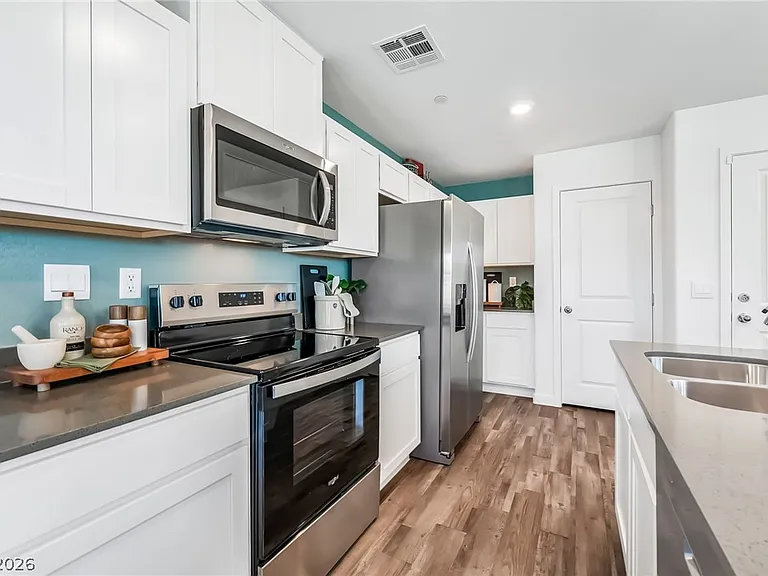 914 Rosy Starling St — Photo 18
