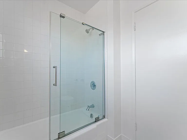 1437 E Windsor Rd #16 — Photo 13