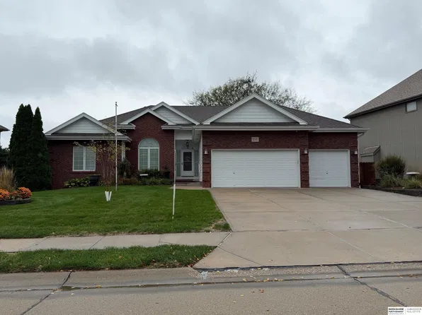 8010 S 93rd St, La Vista, NE 68128