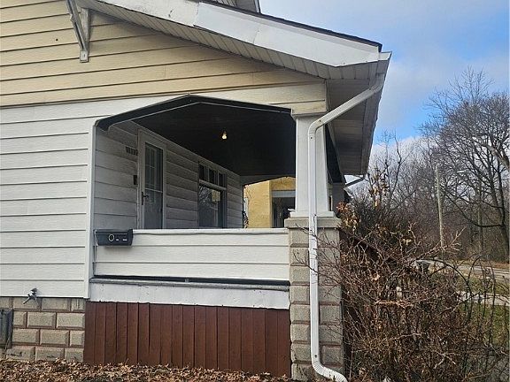 3rd image of 12922 S Parkway Dr