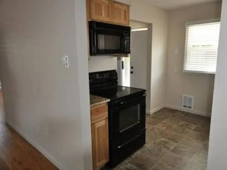 1508 E Wabash Ave — Photo 4