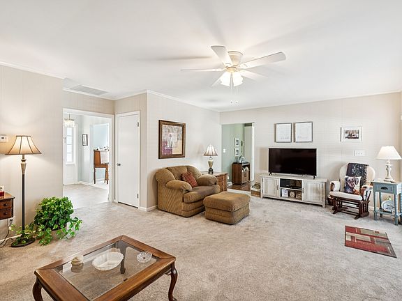 3rd image of 126 Oak Hill Dr