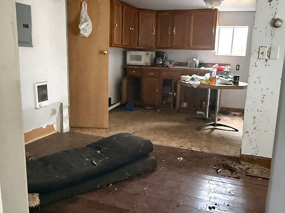 5th image of 10443 E River North Rd